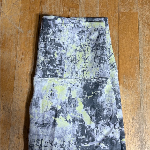 Lululemon Wunder Train high rise leggings - Picture 3 of 10